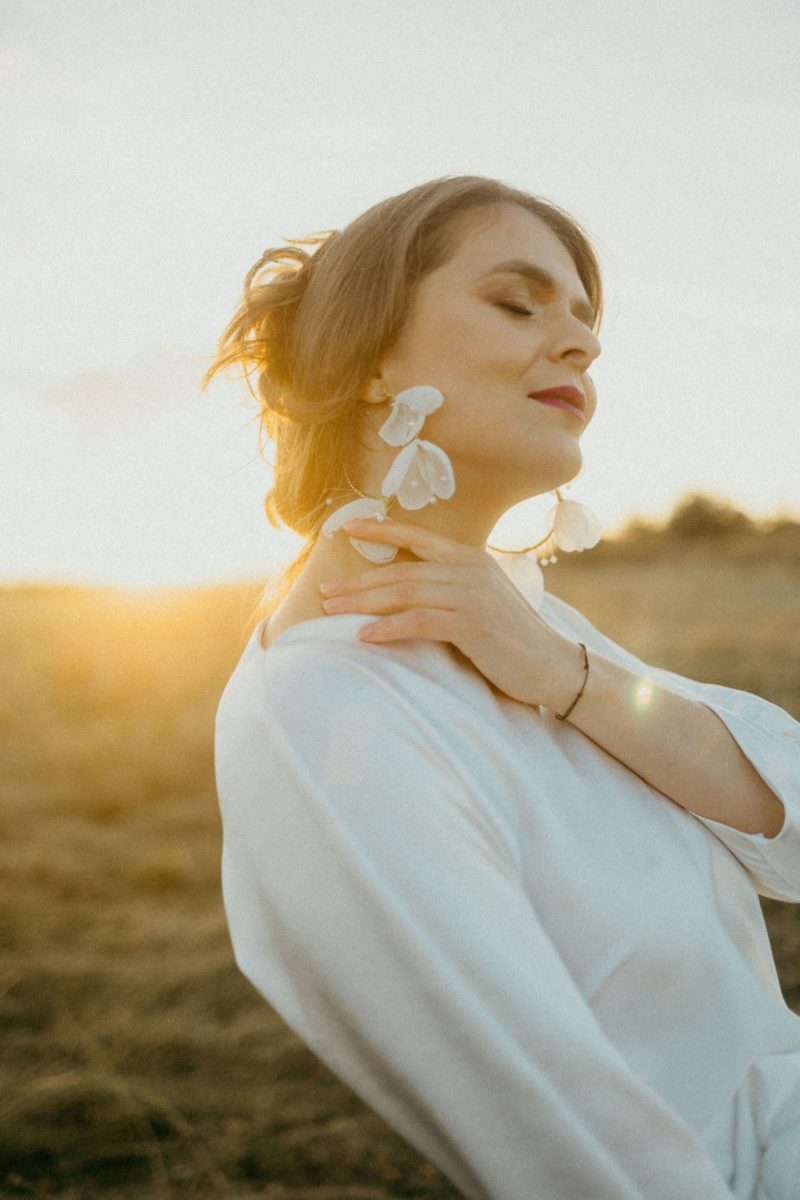 White Flowers Earrings