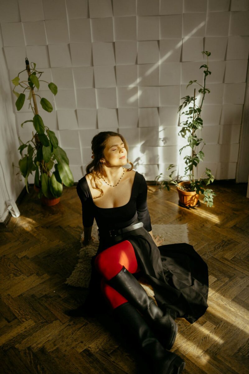 Minimalist Black Crystals Necklace